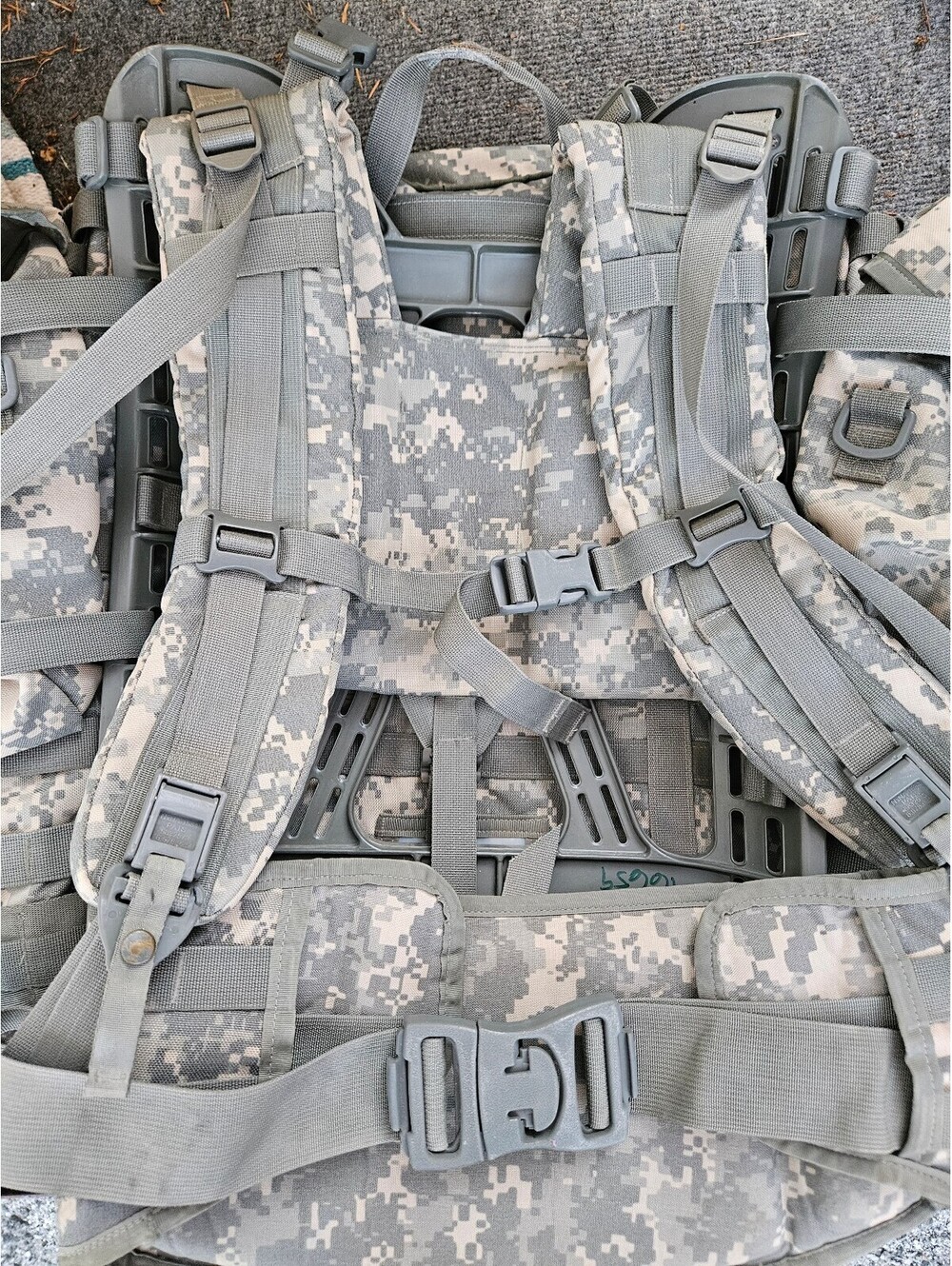 US Military MOLLE II Large Rucksack Complete Assembly UCP ACU Dig. Camo Full Kit - Picture 6 of 15